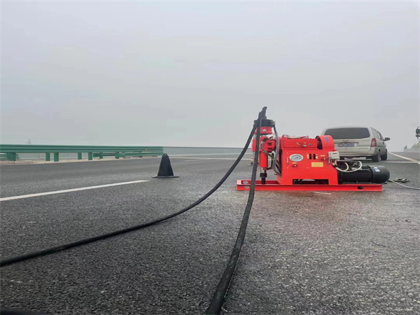 正蓝马路路基路面开裂下沉注浆加固灌浆